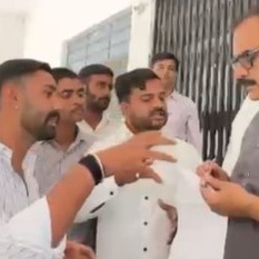 एसएमबी कॉलेज के विज्ञान ब्लॉक में दरारें:6.72 करोड़ का घटिया सामान लगाने का आरोप, स्टूडेंट्स ने जांच की मांग उठाई