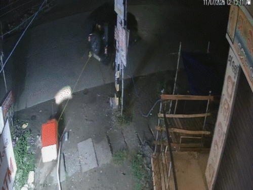 ओडिशा में ATM को थार से बांधकर उखाड़ा, VIDEO:घसीटने लगे तो रस्सी टूटी, 3 चोर मिलकर मशीन नहीं उठा पाए; बिना कैश निकाले छोड़कर भागे