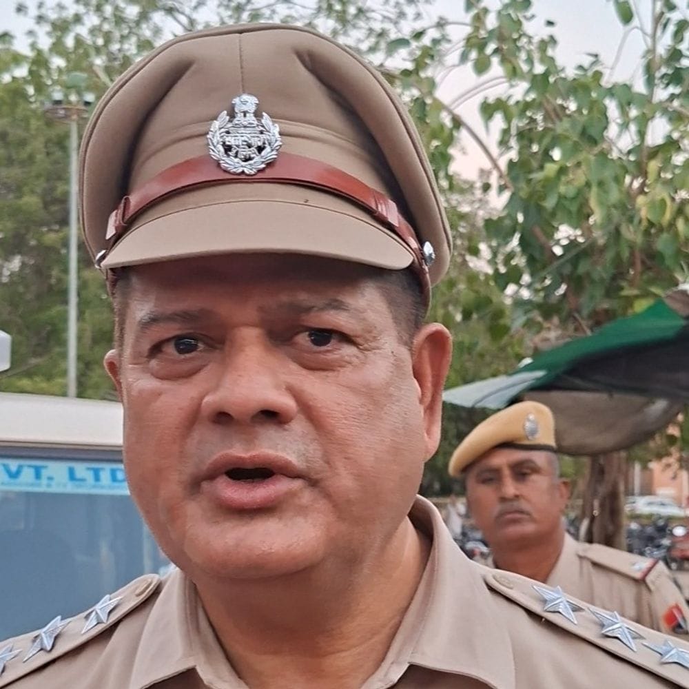 कमिश्नर ने थाना अधिकारी जुल्फिकार को किया लाइन हाजिर:ASI के रिश्वत लेते पकड़े जाने का मामला; आरोपी ने लिया था पूछताछ में नाम