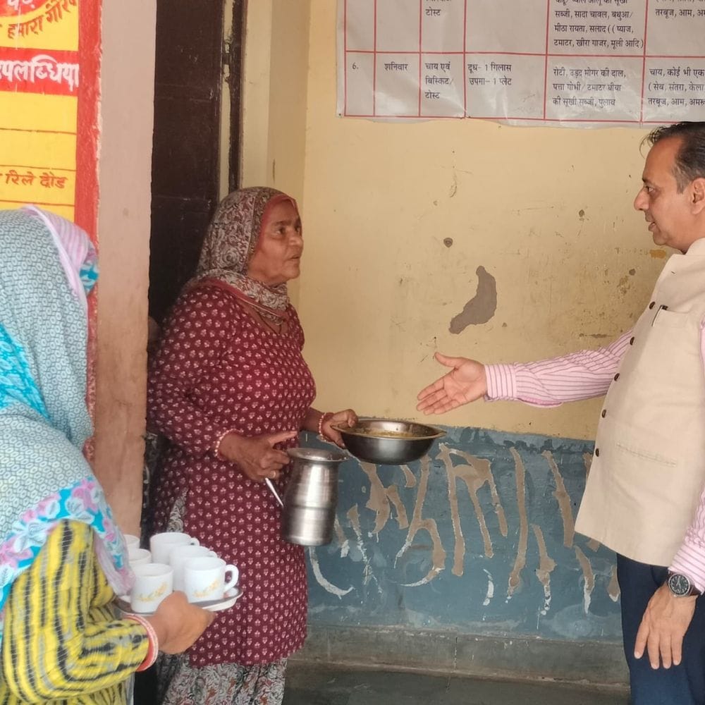 कस्तूरबा गांधी आवासीय स्कूल में खामियां, सचिव ने लगाई फटकार:भोजन खराब, क्षमता से अधिक छात्राएं मिलीं; व्यवस्थाएं सुधारने के निर्देश