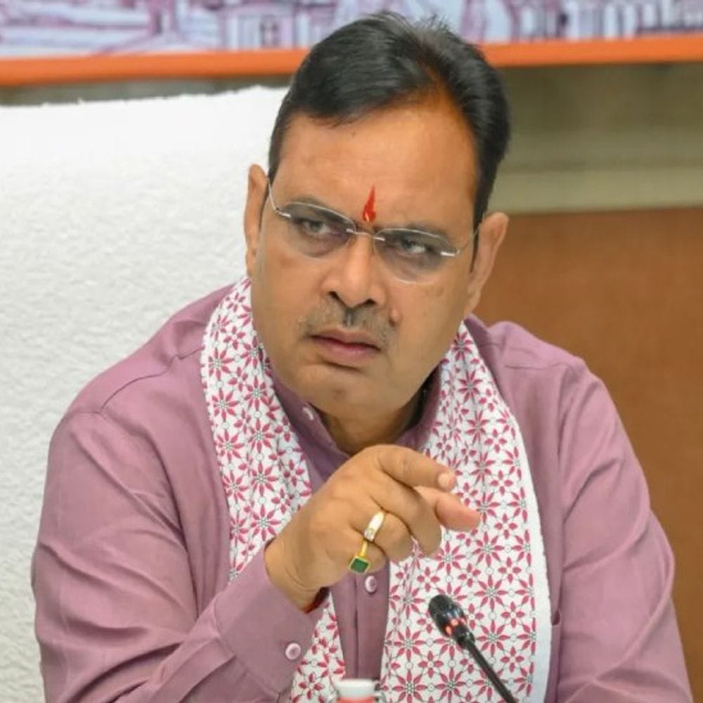कानून व्यवस्था पर बैठक; मुख्यमंत्री ने अफसरों को जमकर फटकारा:कहा-प्रदेश में अपराध किसी भी सूरत में बर्दाश्त नहीं किया जाएगा, अगर हुआ तो IG-SP जिम्मेदार