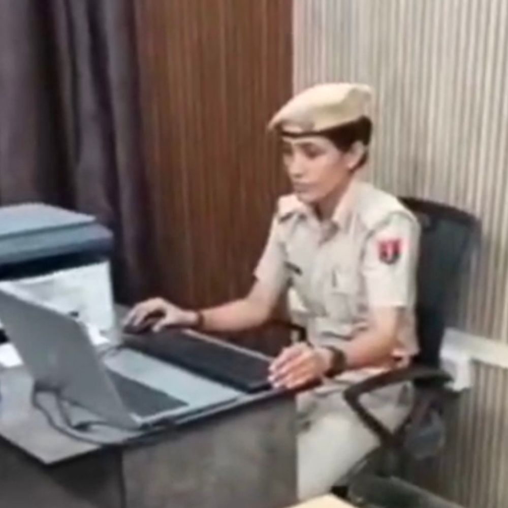 कार लोन विवाद में आधी रात घर पर हमला:हथियार दिखाकर जान से मारने की दी धमकी, CCTV में कैद हुई वारदात