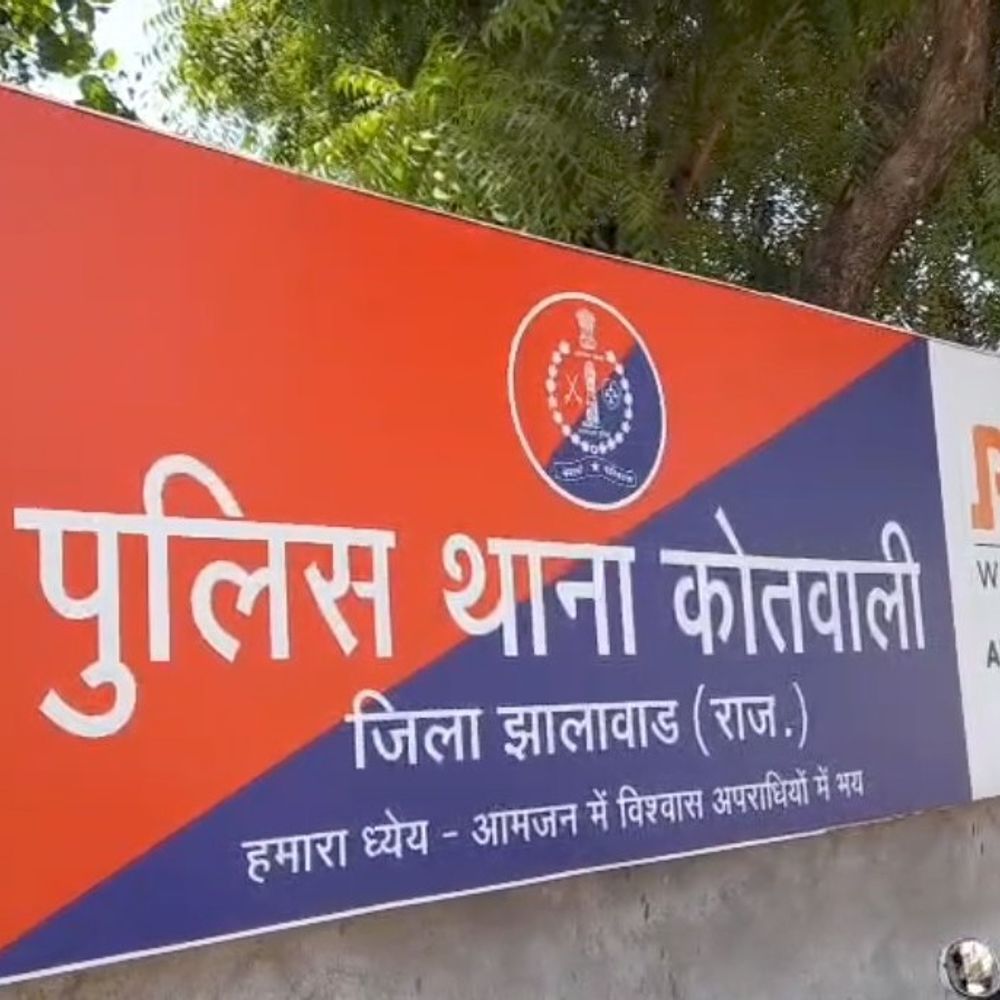 कालिका पेट्रोलिंग यूनिट ने 5 मनचले युवकों को पकड़ा:महिलाओं-छात्राओं से अभद्रता करने और शोर-शराबा करने पर कार्रवाई