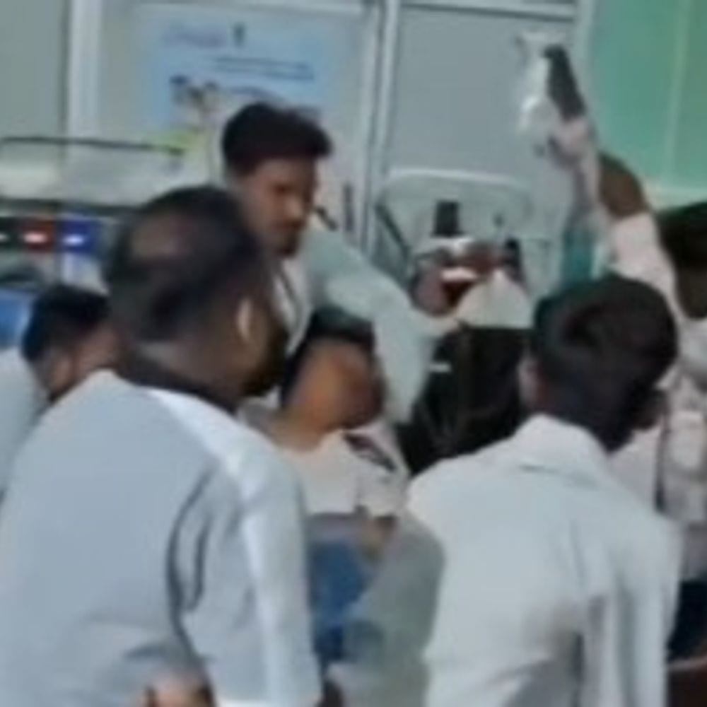 किस्त को लेकर फाइनेंस कर्मचारी से मारपीट, बेहोश हुआ:बीदासर में कहासुनी के बाद 6-7 लोगों ने मिलकर पीटा