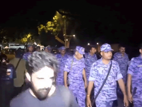 कॉकरोच जनता पार्टी का संसद मार्च आज:दिल्ली पुलिस बोली- न आवेदन मिला, न परमिशन दी; सोनम वांगचुक अस्पताल में, पत्नी मार्च में शामिल होंगी