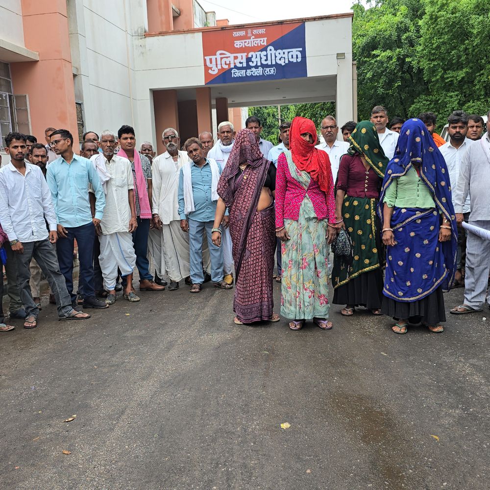 कोटवास में 3 घरों में चोरी, ग्रामीणों का विरोध प्रदर्शन:एसपी को ज्ञापन सौंपकर आरोपियों की शीघ्र गिरफ्तारी की मांग