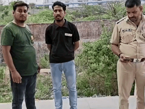 कोटा में अज्ञात वाहन ने युवक को कुचला:टक्कर के बाद डिवाइडर पर उछलकर गिरा, पहचान नहीं; NH 27 पर पैदल रोड क्रॉस कर रहा था