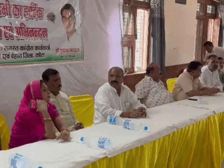 कोटा में प्रहलाद गुंजल ने बुलाई बैठक,दोनों जिलाध्यक्ष-विधायक रहे गायब:आंदोलन को लेकर हुई चर्चा; सरकार पर तंज कसते हुए बोले- शासन चला रहे या साइकिल-रिक्शा