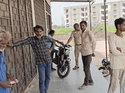 कोटा में ससुराल पहुंचकर दामाद बोला-मैं जहर खाकर आया हूं:पहले हंगामा किया, फिर जेब से निकाली शीशी; इलाज के दौरान तोड़ा दम