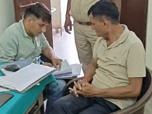 कोटा में NH-27 पर कार पलटी, 2 की मौत:खाना खाकर लौट रहे थे, अनियंत्रित होकर डिवाइडर पर चढ़ी गाड़ी; 2 गंभीर रूप से घायल