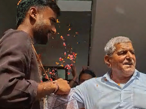 क्रिकेटर मानव बोले- एक गलती मैच पलट सकती थी:पहला विकेट मिला तो कॉन्फिडेंस आया; कोहली को बॉल करना सपने जैसा