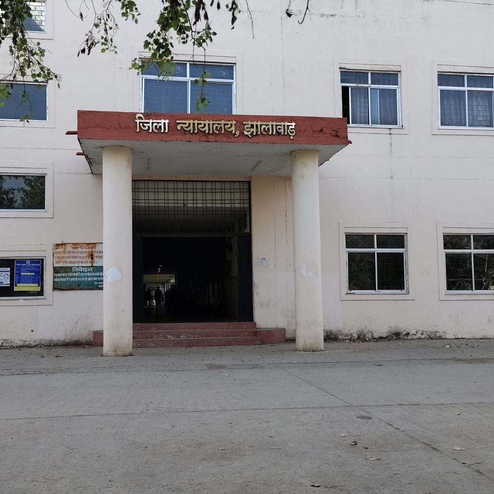खानपुर SHO समेत अन्य की याचिका खारिज:पुलिसकर्मियों पर लगे आरोपों का ट्रायल जारी रहेगा, बंधक बनाकर जबरन वसूले के आरोप