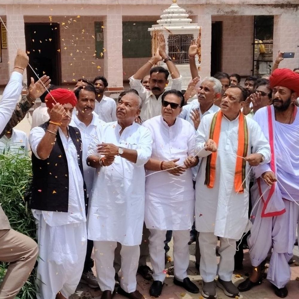 खिंवादी का सरकारी-स्कूल शहीद ऋषिराज के नाम से जाना जाएगा:पहली पुण्यतिथि पर रक्तदान, प्रतिमा भी लगेगी; बच्चों ने सुनी शहीद की कहानियां
