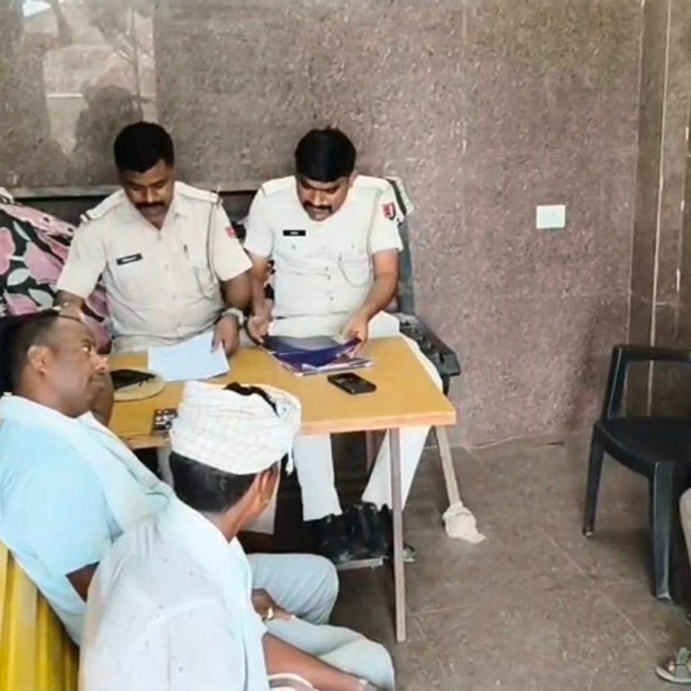 खेत पर जाते समय किसान बेहोश होकर गिरा:सिर में चोट लगने से जिला अस्पताल में इलाज के दौरान तोड़ा दम