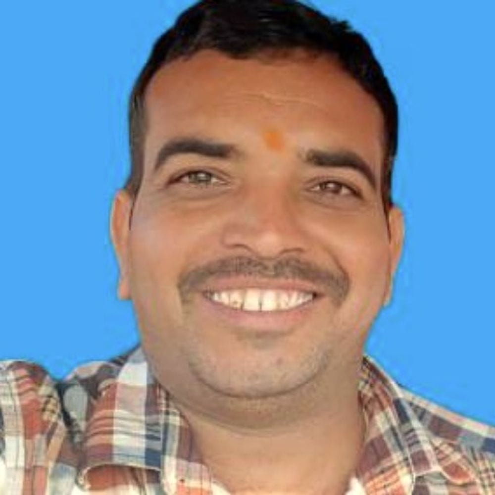 खेत में करंट लगने से किसान की मौत:गायों के लिए कुट्टी ले जाते समय चपेट में आए; 5 साल पहले हुई थी पिता की मौत