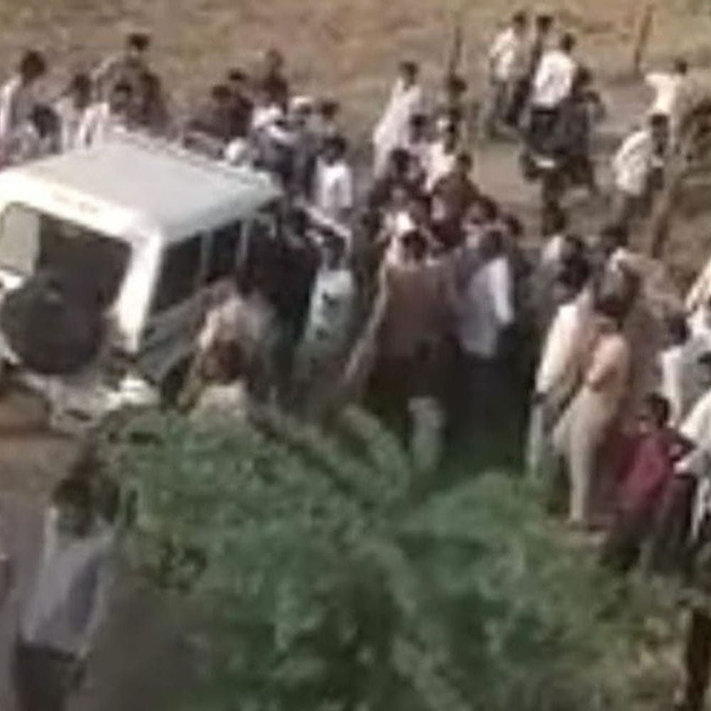 खेत में कुत्ते के मुंह में मिला नवजात का शव:चेहरे को नोच डाला, रैयाटुंडा गांव की घटना