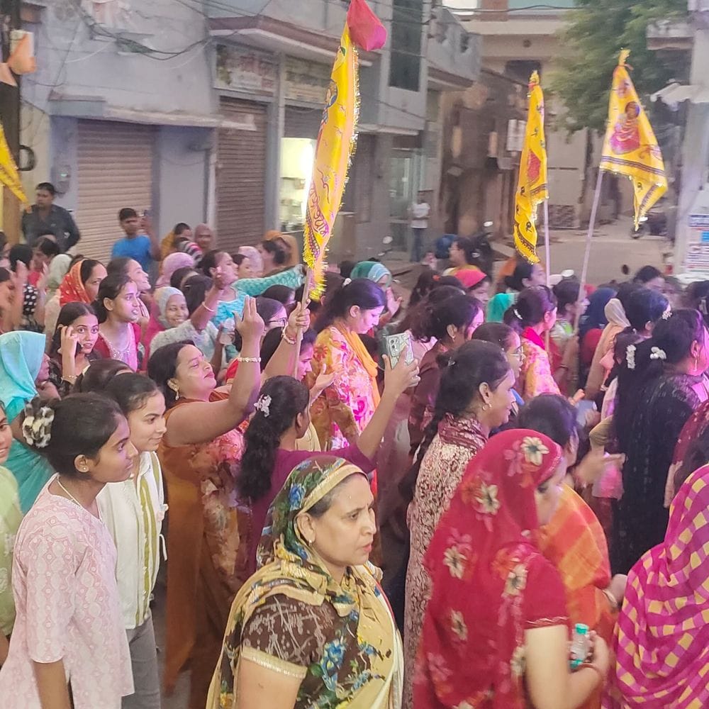खैरथल में श्याम ध्वजों के साथ निकली श्याम रथ यात्रा:स्थापना के छठे वार्षिकोत्सव पर उमड़ी आस्था, आज होगा श्याम जागरण