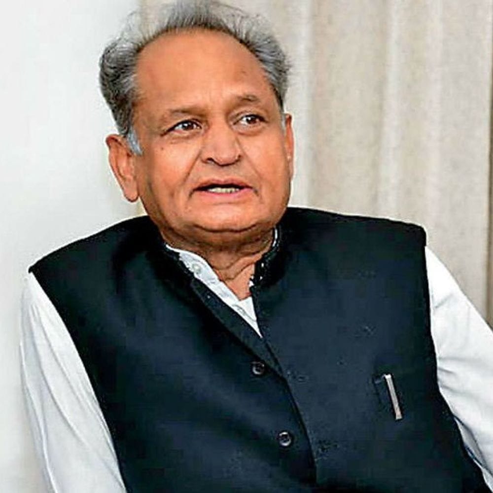 गहलोत बोले-ओएमआरशीट घोटाले पर कब कार्रवाई करेगी सरकार:स्टूडेंट‌स पर लाठियां बरसाने वालों को कांग्रेस से सवाल पूछने का नैतिक अधिकार नहीं