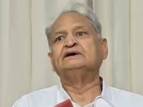 गहलोत बोले- शराब माफियाओं के दबाव में जोधपुर-कमिश्नर का ट्रांसफर:पूर्व सीएम ने लिखा- यह दुर्भाग्यपूर्ण, सिस्टम पर माफिया पूरी तरह हावी