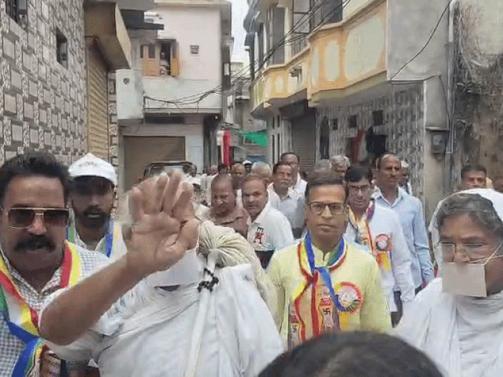 गोगुंदा में जैन संतों का चातुर्मास प्रवेश, निकली शोभायात्रा:सूरत से भी आए श्रावक-श्राविकाएं, जिनेन्द्र मुनि -धर्म और तप के बिना जीवन अधूरा है