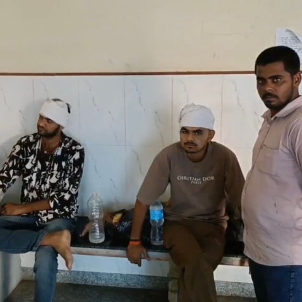 गोद लेने के विवाद में भाइयों में मारपीट:लाठी-भाटा चलने से 5 लोग घायल, प्राथमिक इलाज के बाद जिला अस्पताल रेफर