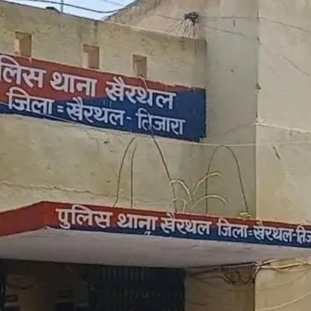 घर में घुसकर बुजुर्ग महिला के परिवार पर हमला:पोती के सिर में आई गंभीर चोट, 8 के खिलाफ मामला दर्ज