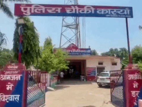 घर में घुसे हथियारबंद बदमाश, बुजुर्ग महिला से लूट:टॉप्स खींचने में कान कटा; परिवार को कमरे में बंद कर की वारदात