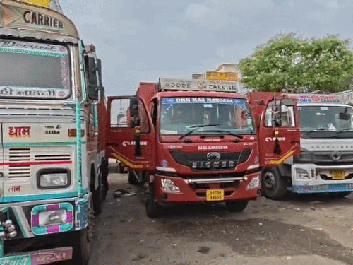 चार दिन बाद ट्रांसपोर्टरों की हड़ताल खत्म:परिवहन मुख्यालय में हुई बैठक के बाद बनी सहमति; विभाग ने 7 मांगों पर जारी किए आदेश