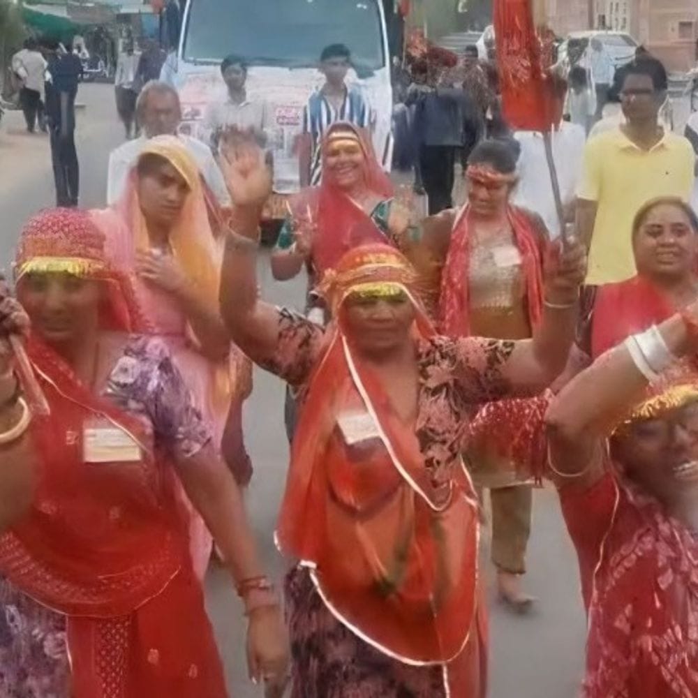 चार हजार श्रद्धालु नाचते-गाते पहुंचा गाजण माता:दर्शन कर मांगी खुशहाली, भजन संध्या में झूमे श्रोता