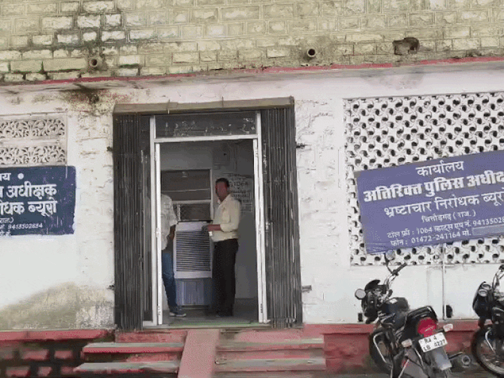 चित्तौड़गढ़ में कॉन्स्टेबल ने मांगी रिश्वत, मामला दर्ज:दहेज के मामले में समझौता करवाने के लिए मांगे थे 10 हजार रुपए