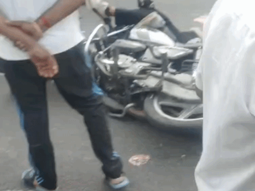 चित्तौड़गढ़ में सरकारी टीचर और युवती की मौत:हाईवे पर यू-टर्न लेते समय ट्रक से हुई बाइक की टक्कर