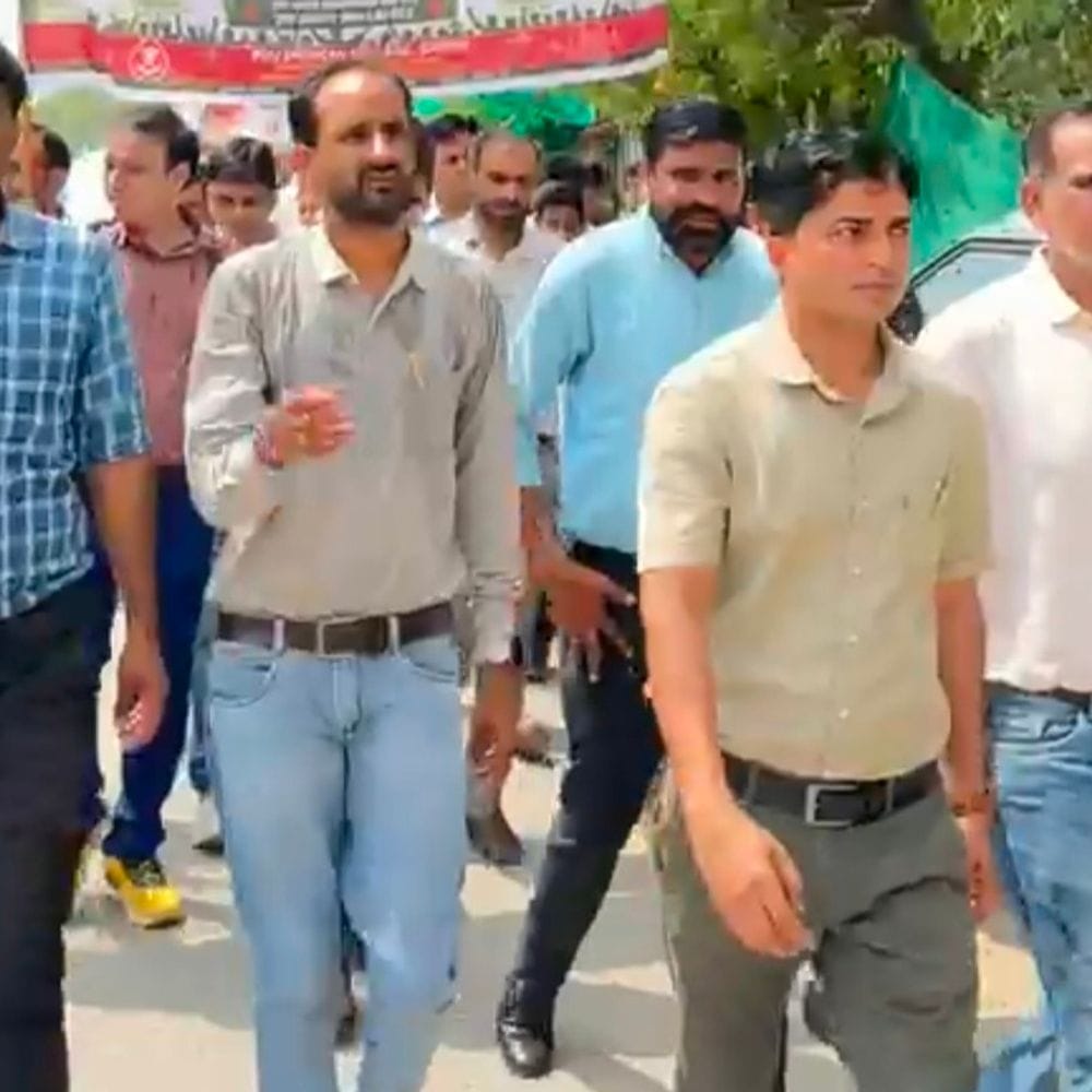 चूरू में निकाली अंगदान जागरूकता रैली:मेडिकल स्टूडेंट ने लिया भाग, आकर्षक पोस्टर और स्लोगन प्रदर्शित किए