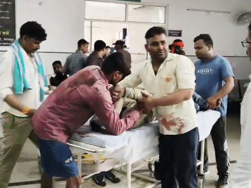 जमीन के विवाद में स्कॉर्पियो से कुचलकर बुजुर्ग की हत्या:दोनों पक्षों से 13 घायल; लाठी- डंडों से किए एक-दूसरे पर वार