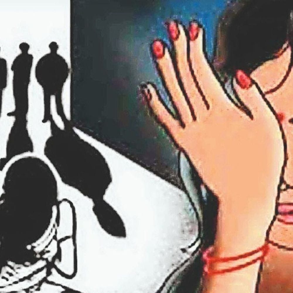 जमीनी विवाद में महिला पर कुल्हाड़ी से वार किया:अभद्रता कर मारपीट करते रहे आरोपी; नामजद मुकदमा दर्ज