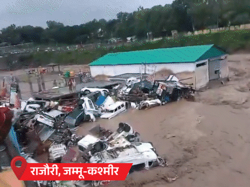 जम्मू के पुंछ-किश्तवाड़ में बादल फटे, 11 मौतें:मलबे से 2 साल के मासूम का शव निकाला; उत्तराखंड में भी लैंडस्लाइड