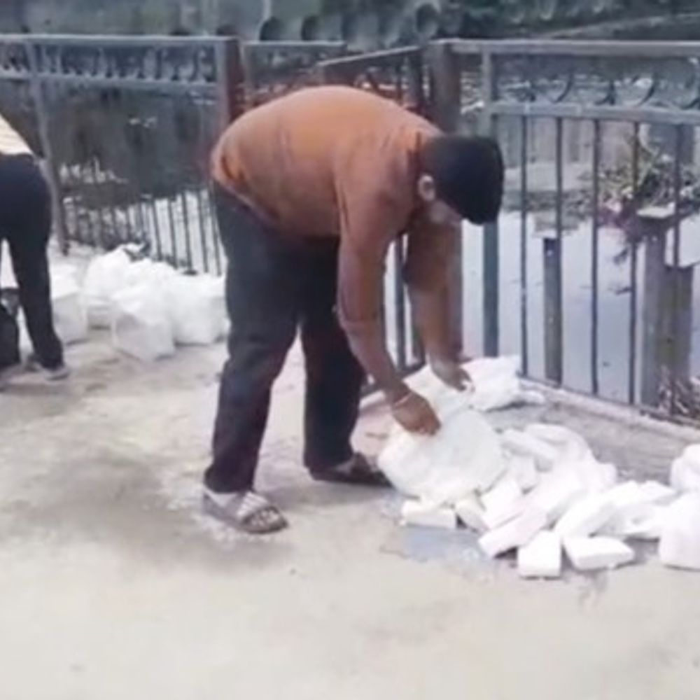 जयपुर में 100 किलो खराब पनीर नाले में फेंका:छोटी दुकानों-ढाबों पर बेचने से पहले फूड सेफ्टी टीम ने पकड़ा; एनर्जी ड्रिंक की 32 हजार बोतलें सीज