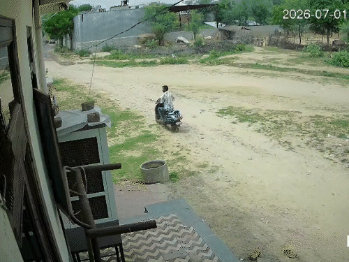जयपुर में दिनदहाड़े मकान से दो गैस सिलेंडर चोरी,VIDEO:स्कूटी से आए बदमाश ने तोड़े लॉक, महज 3 मिनट में वारदात कर भाग निकला