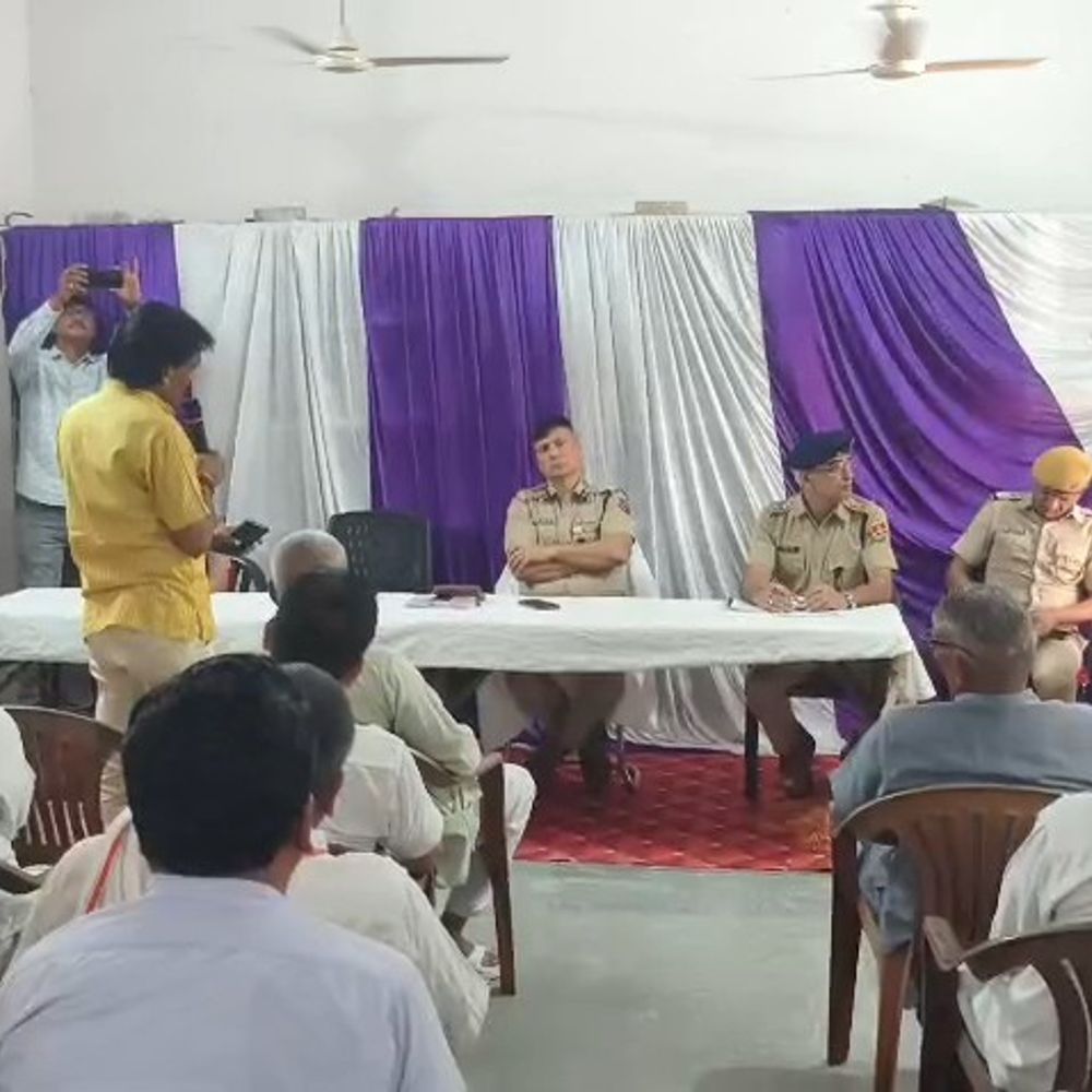 जयपुर रेंज आईजी ने कोटपूतली-बहरोड़ में कानून-व्यवस्था का जायजा लिया:सीएलजी की बैठक में आमजन की समस्याओं को सुना, अधिकारों को समाधान के लिए कहा
