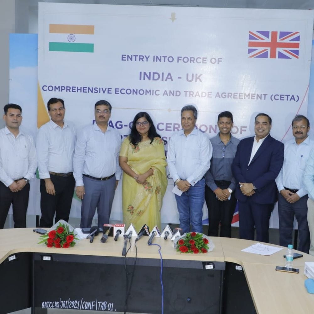 जयपुर से UK रवाना हुई पहली ज्वेलरी खेप:शून्य सीमा शुल्क का मिलेगा फायदा, 3 साल में 2.5 बिलियन का लक्ष्य