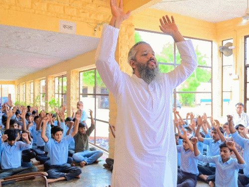जसोल में तीन दिवसीय योग-ध्यान शिविर संपन्न:आर्ट ऑफ लिविंग के स्वामी परमानंद ने दिया व्यक्तित्व निर्माण का संदेश