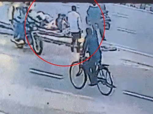 जहां 5 मौत, वहां 6 बड़ी खामियां:जयपुर-अजमेर हाईवे पर 10 किमी में 40 से ज्यादा अवैध स्टॉपेज, रेलिंग कूदकर हाईवे क्रॉस कर रहे