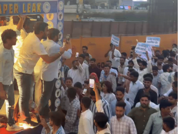 जूली बोले- छात्रों के भविष्य के साथ हो रहा खिलवाड़:पेपर लीक के विरोध में NSUI का पैदल मार्च, डोटासरा समेत कांग्रेसियों ने केंद्र सरकार को घेरा