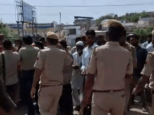 जोधपुर में अतिक्रमण हटाने गई निगम की टीम का विरोध:पुलिस से उलझे लोग, विवाद बढ़ता देख मौके से भीड़ को खदेड़ा; 5 दिन का अल्टीमेटम