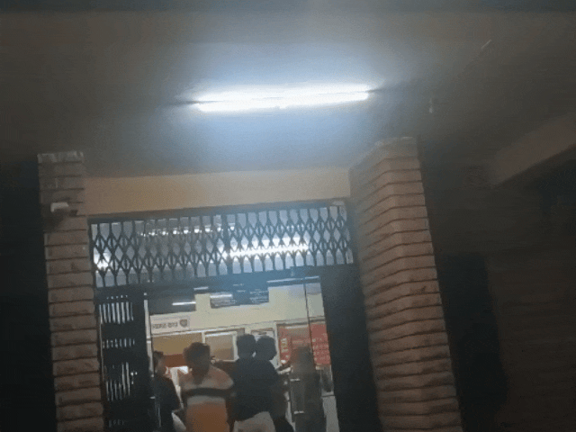 जोधपुर में युवती को अपने साथ भगा ले गया युवक:आक्रोशित परिजन और समाज के लोग पहुंचे थाने, युवती को ढूंढने की मांग पर अड़े
