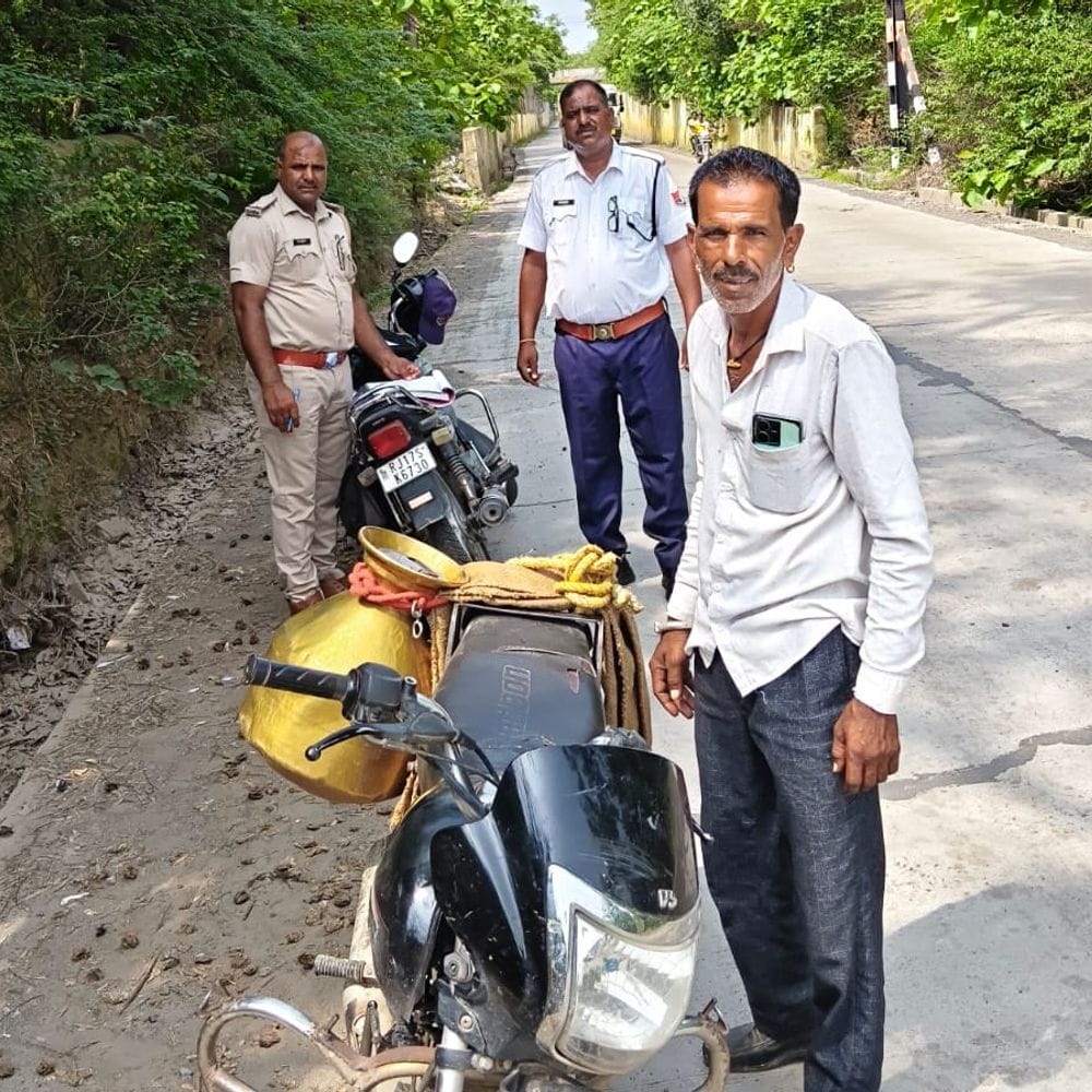 झालावाड़ में 16 दिन में 2100 चालान काटे:21 लाख का जुर्माना लगाया, अभियान में हेलमेट के लिए जागरूक भी किया