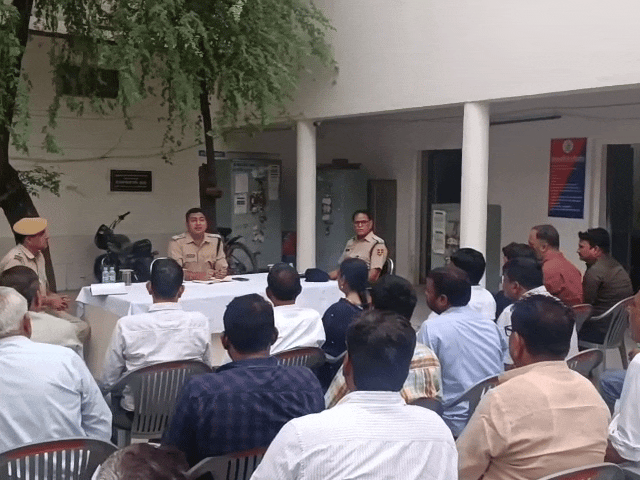 झुंझुनूं एसपी बोले-हर संदिग्ध गतिविधि की पुलिस को सूचना दें:जिलेभर में हुई सीएलजी की बैठकें; नशामुक्ति और महिला सुरक्षा पर हुई चर्चा