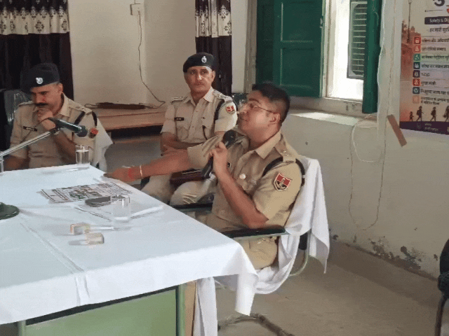झुंझुनूं SP बोले-पुलिस और समाज के बीच चर्चा जरूरी:पुलिस लाइन में 'संवाद और सम्मान' कार्यक्रम; जागरूक रहने की सलाह दी