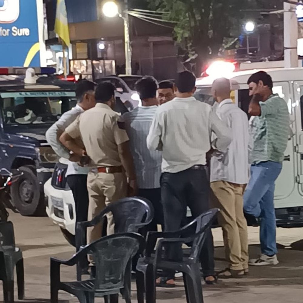 झोटवाड़ा में गैराज पर फायरिंग से मची अफरा-तफरी:लेन-देन के विवाद में दो हवाई फायर, वारदात के बाद कार में फरार; पुलिस जुटी आरोपियों की तलाश में