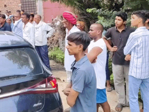 टेंट हाउस गौदाम में युवक ने किया सुसाइड:लेबर ने फंदे पर लटके देखा तो पुलिस बुलाई; डेकोरेशन का काम करता था