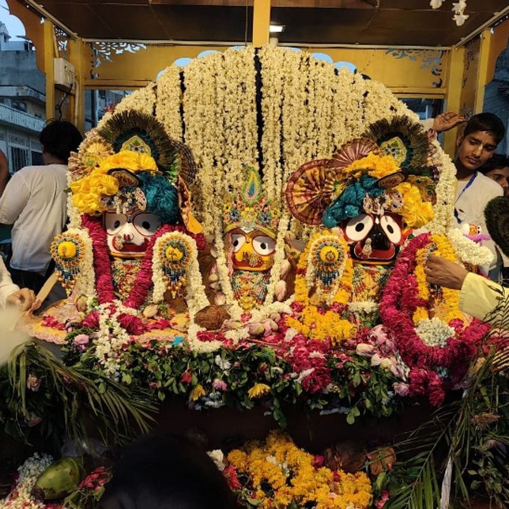 टोंक में ओडिशा की तरह भगवान जगन्नाथ की रथयात्रा:25 फीट ऊंचे रथ में विराजे भगवान, 100 फीट लंबी रस्सियों से भक्तों ने खींचा